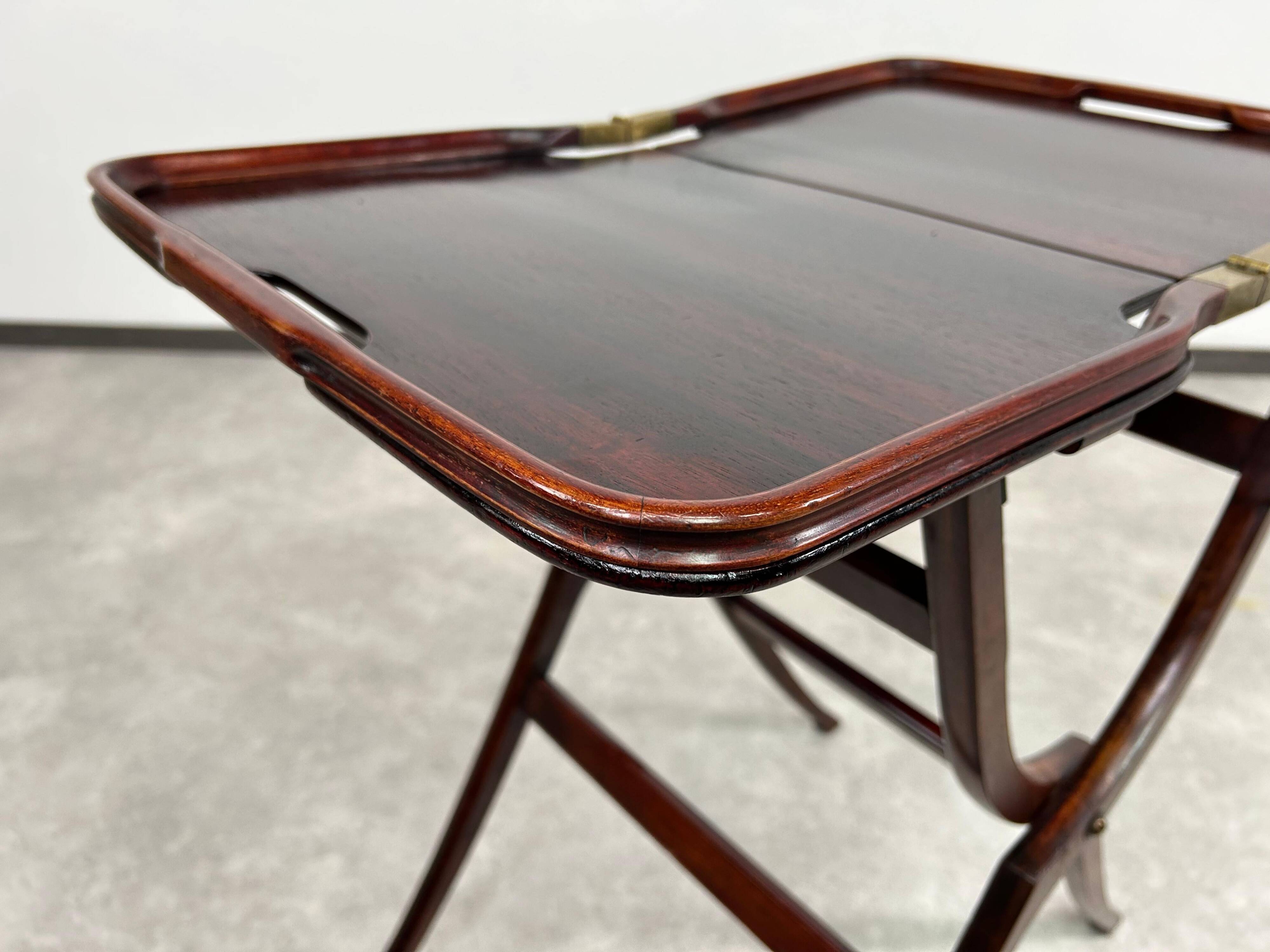 Folding table in mahogany in the style of the Vienna Secession.