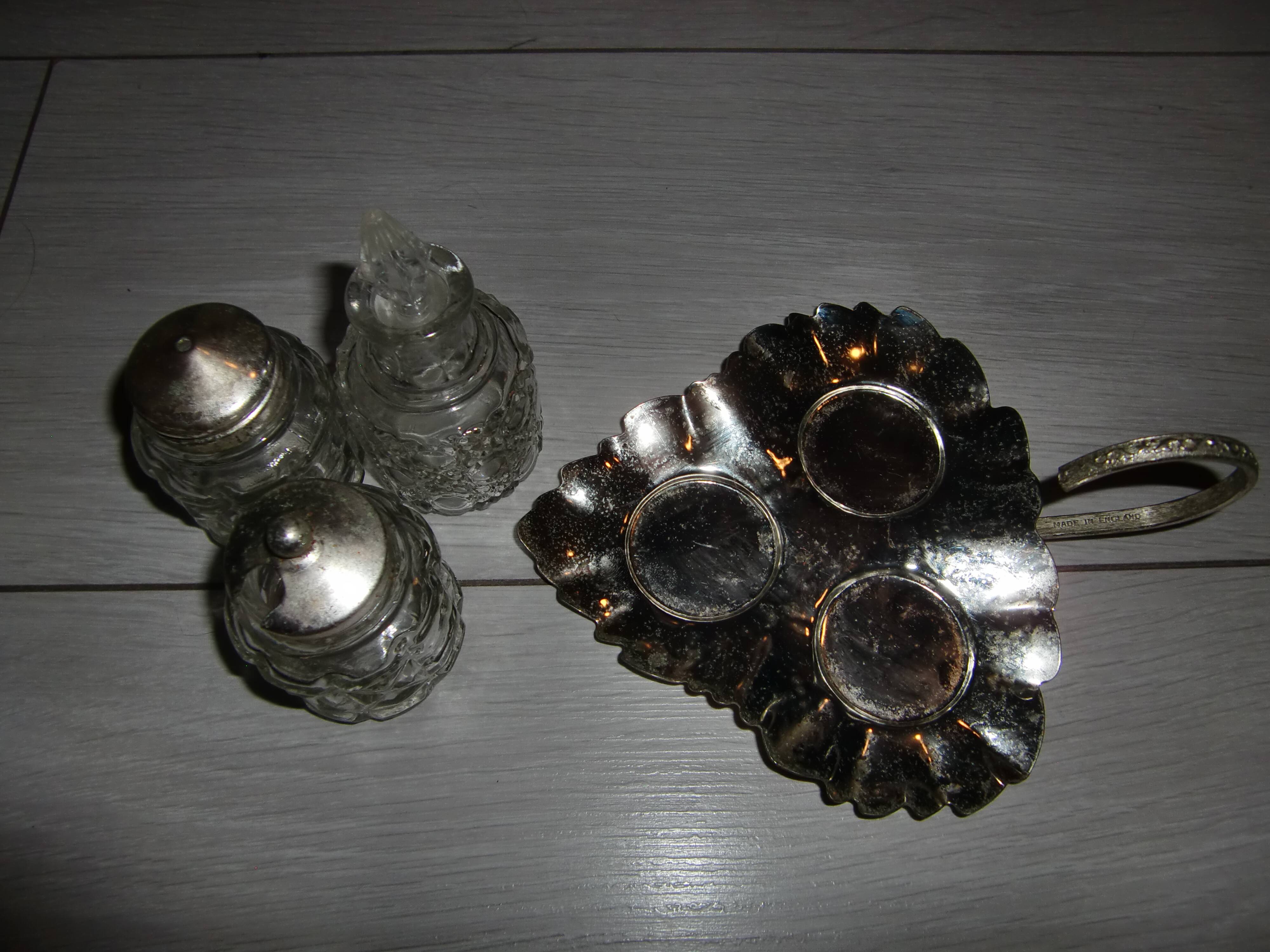 Petit nécessaire de table pour assaissonement des plats