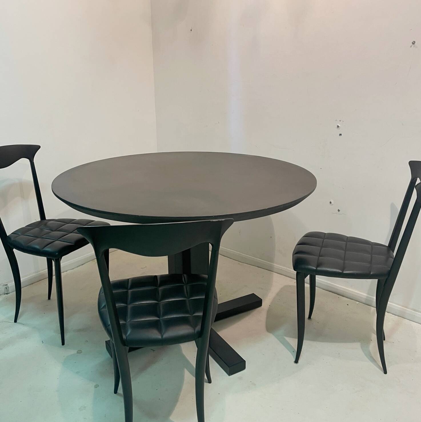 Contemporary Round Table