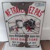 Enamelled plaque do not cross of the sncf