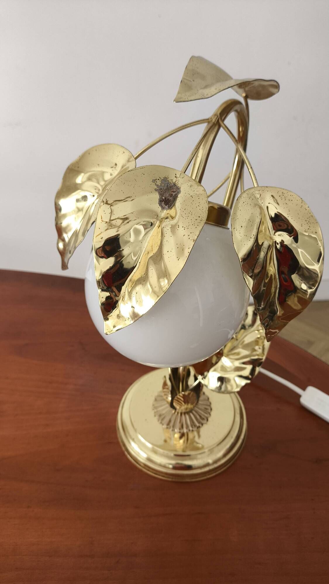 lampe vintage feuilles dorées