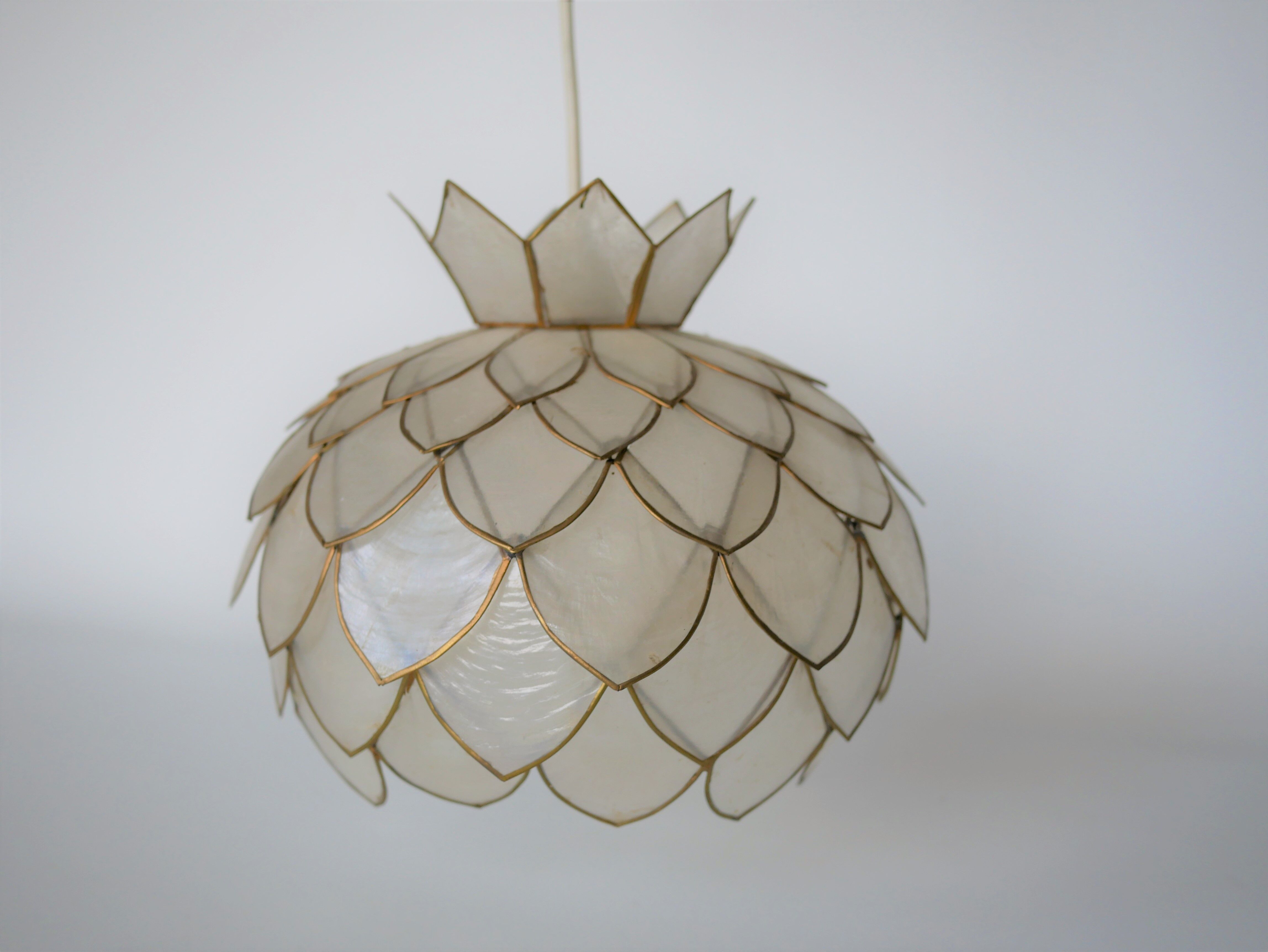 Suspension fleur vintage en nacre