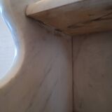 Ancien meuble de salle de bain avec marbre