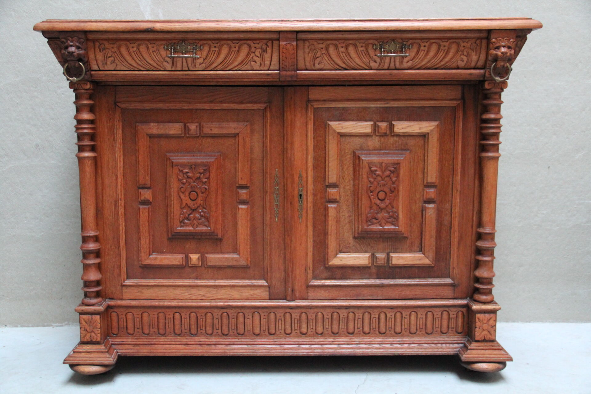 Double body late 19th century in oak and colored stained glass