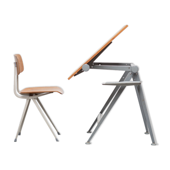 Table de rédaction modèle Reply design par Wim Rietveld et chaise Result Friso Kramer