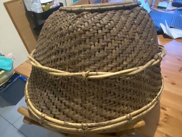 Grand panier artisanal ancien en bambou tressé – Asie du Sud-Est