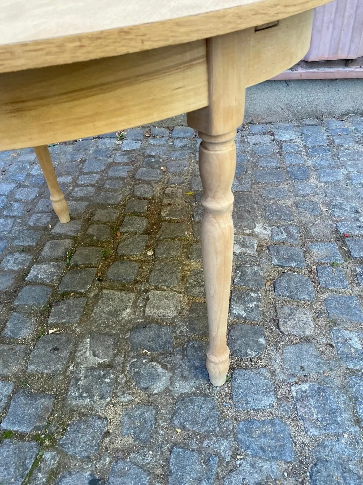 Round extendable dining table Louis Philippe stripped in oak 1960 100cm