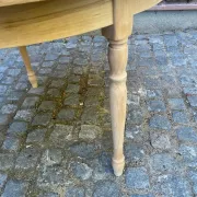 Round extendable dining table Louis Philippe stripped in oak 1960 100cm