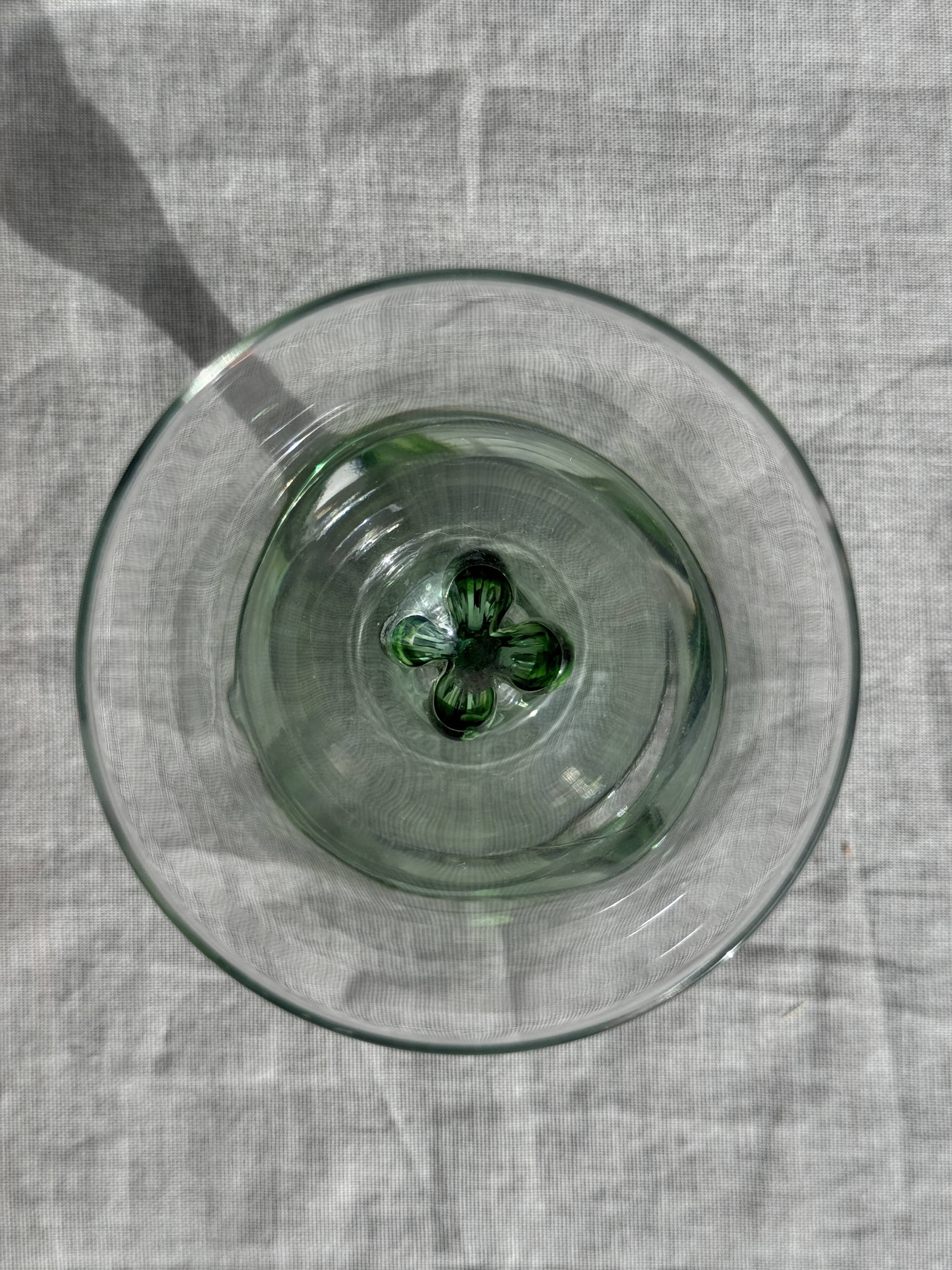 Set of 4 vintage green stemmed glasses H16