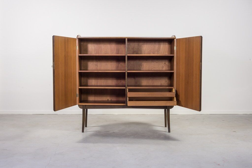Armoire sculpturale du milieu du siècle par Carl Axel Acking