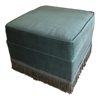 Velvet pouf with fringes