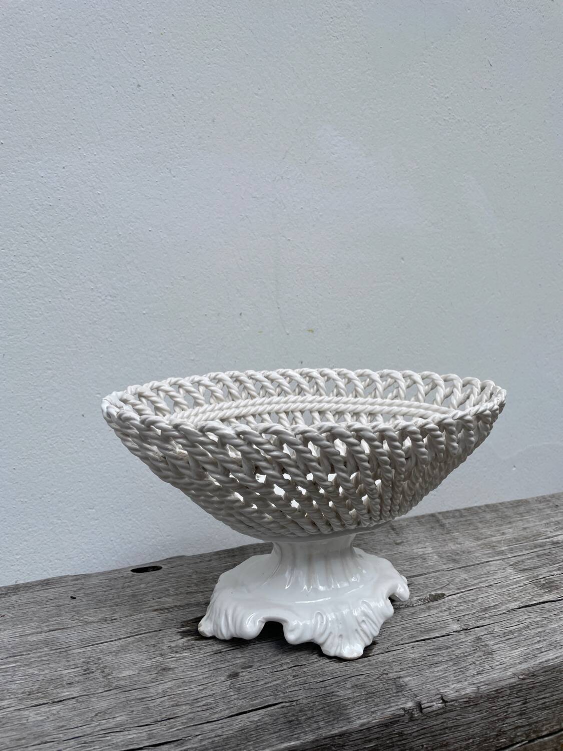 White woven ceramic fruit bowl