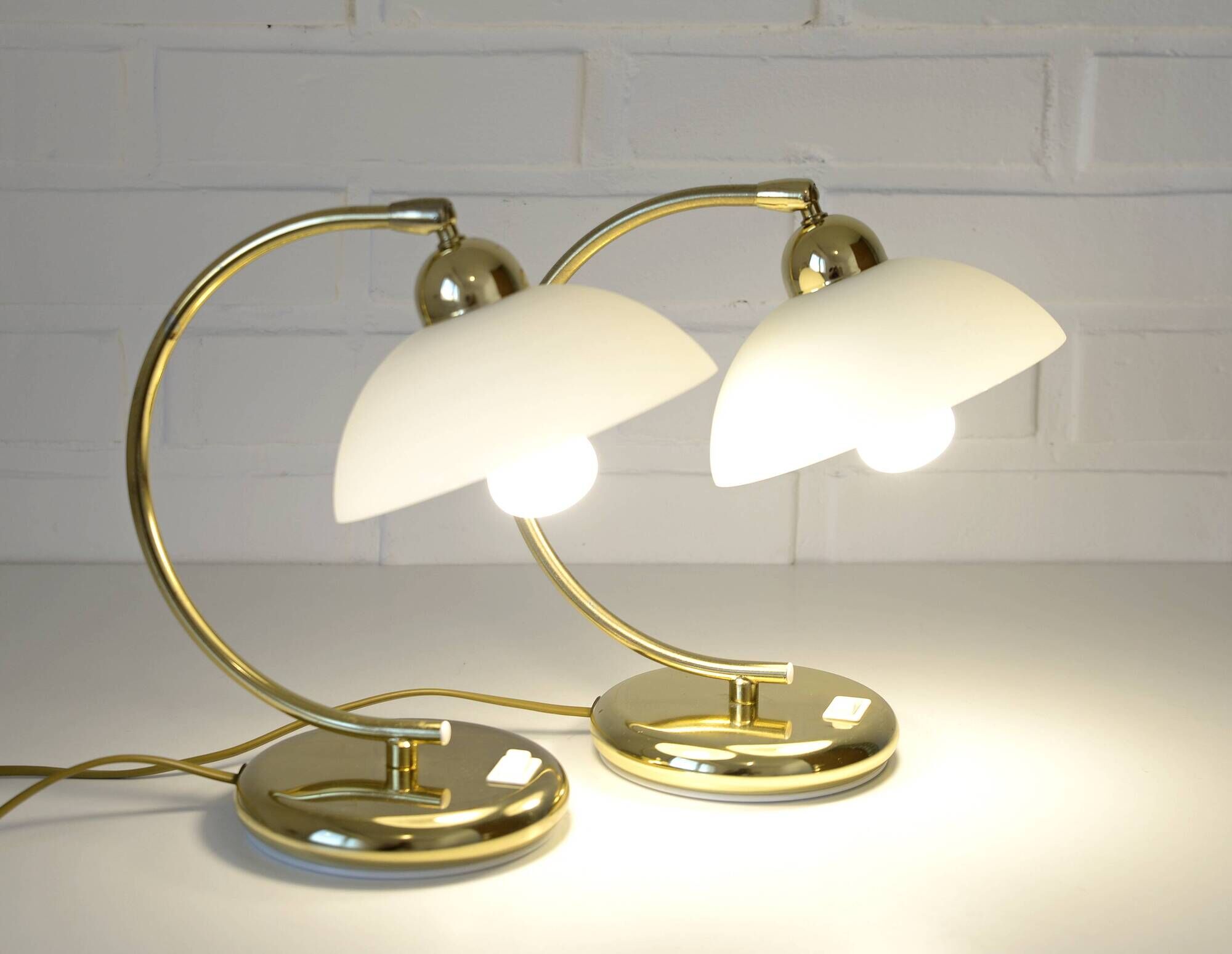 Pair of Vintage Elegant Desk Lamps Bedside Lamps Gold Metal and Glass