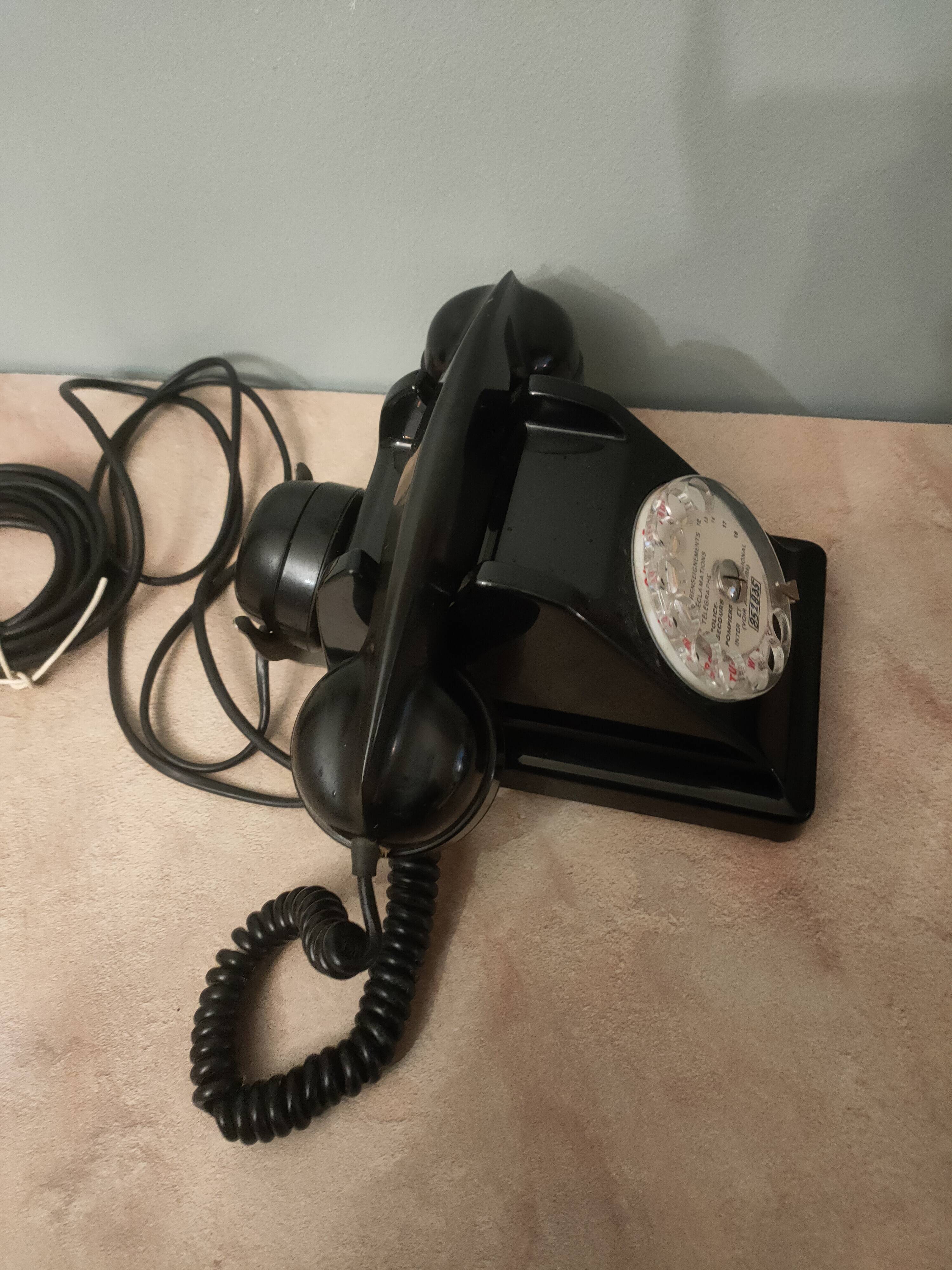 Black bakelite telephone, 1950s