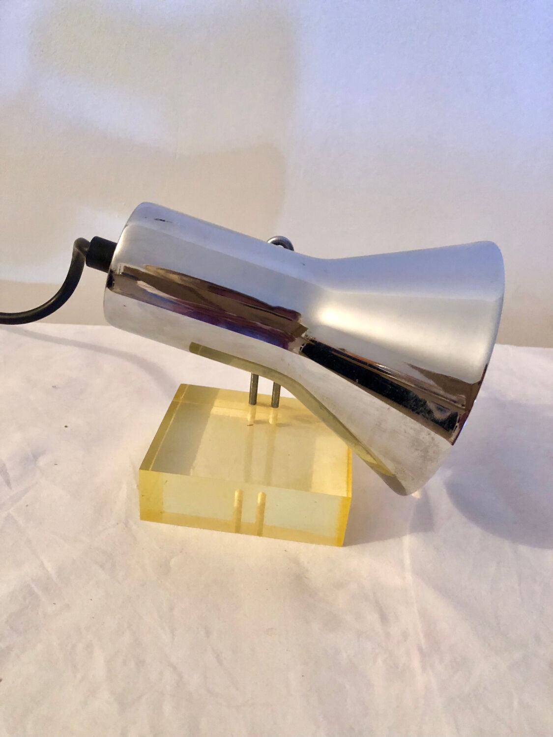 Articulated chrome and plexiglass casserole spotlight