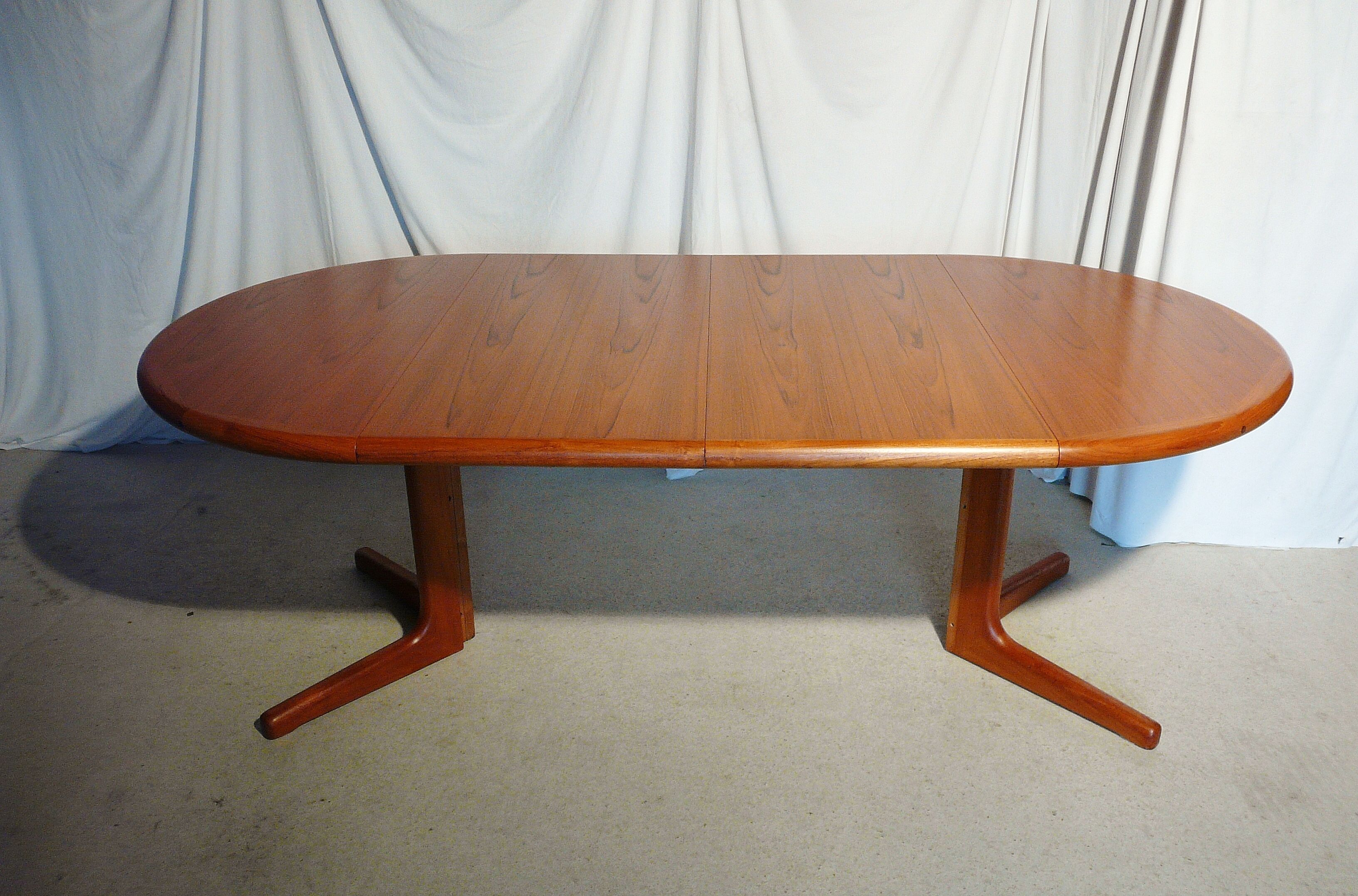 Scandinavian extendable table in teak Laurits M Larsen
