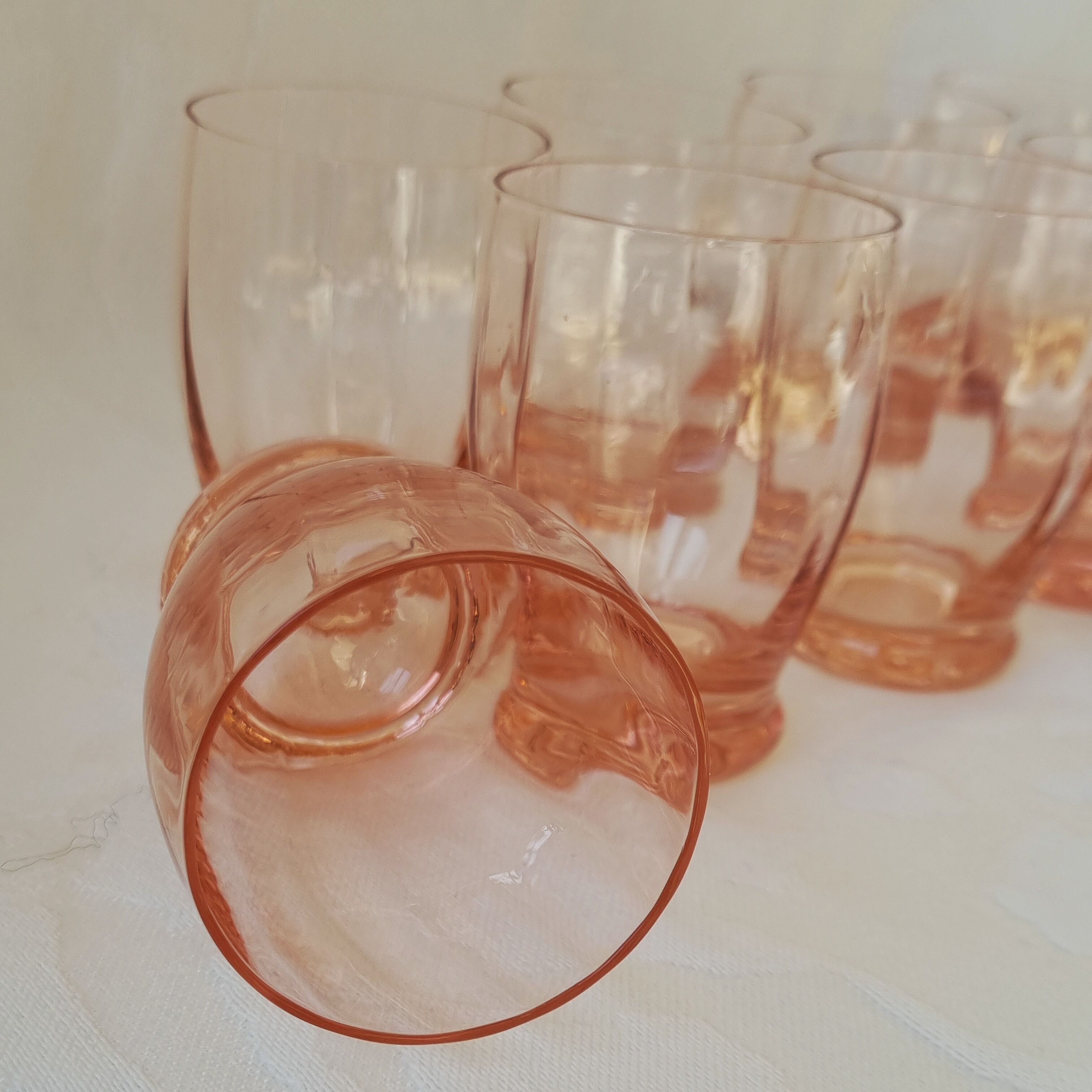 Set of 10 very fine glasses of pink color