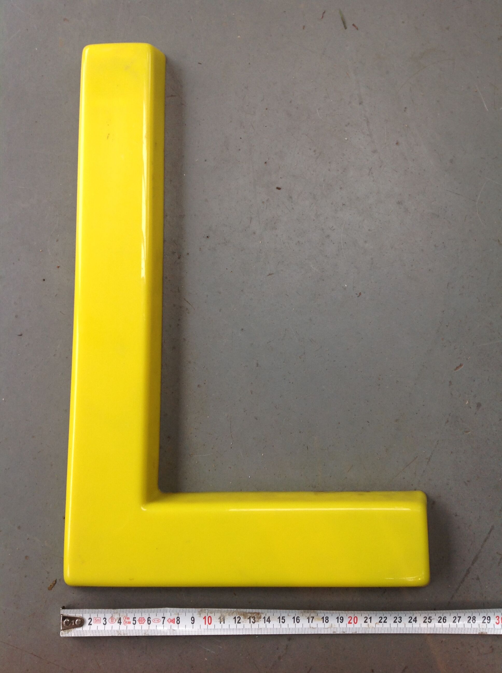 Large letter "L" vintage plexi yellow 70s