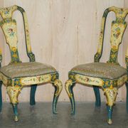 Paire de chaises Regency antiques et table assortie