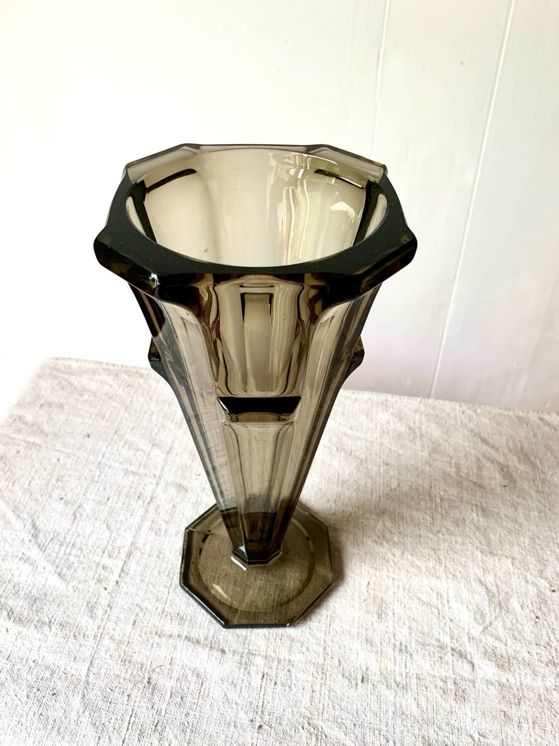 Vase cornet 1930 Art Deco verre fumé