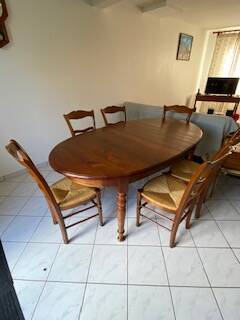OVAL CHERRY WOOD TABLE WITH 6 CHAIRS