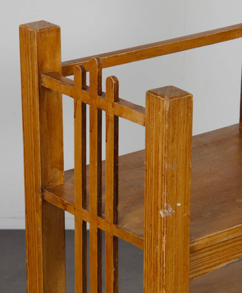 Etagère en bois datant des années 1960