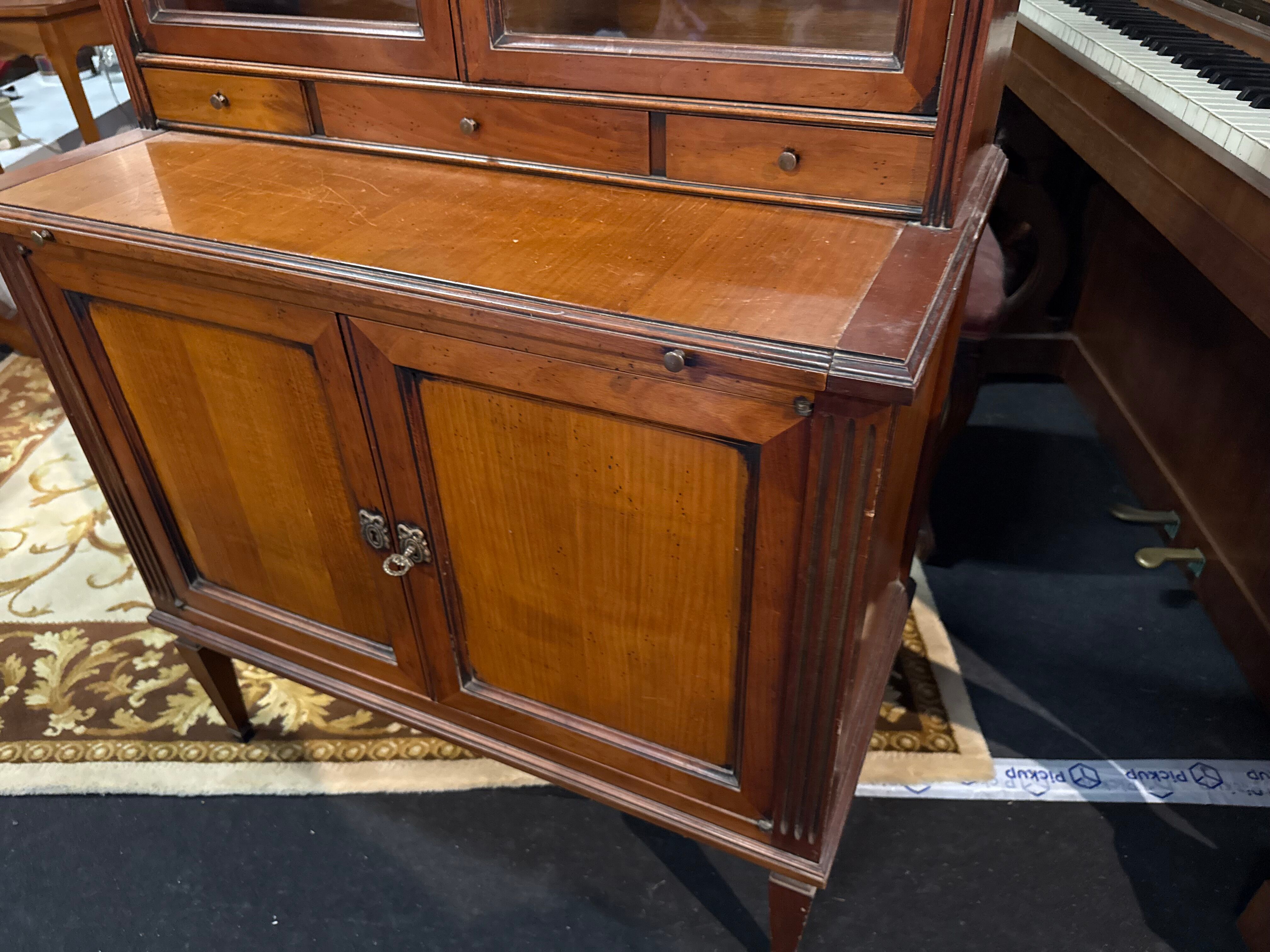 Scriban de style Louis XVI