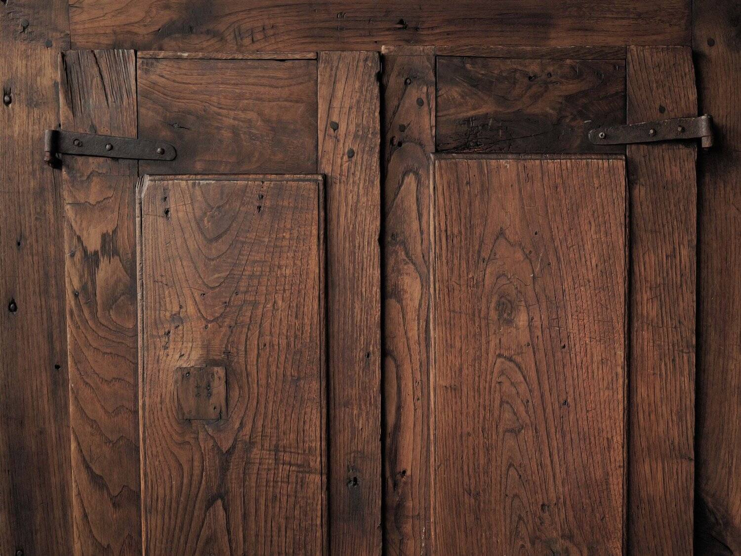 Antique mountain wardrobe in solid oak – 19th century