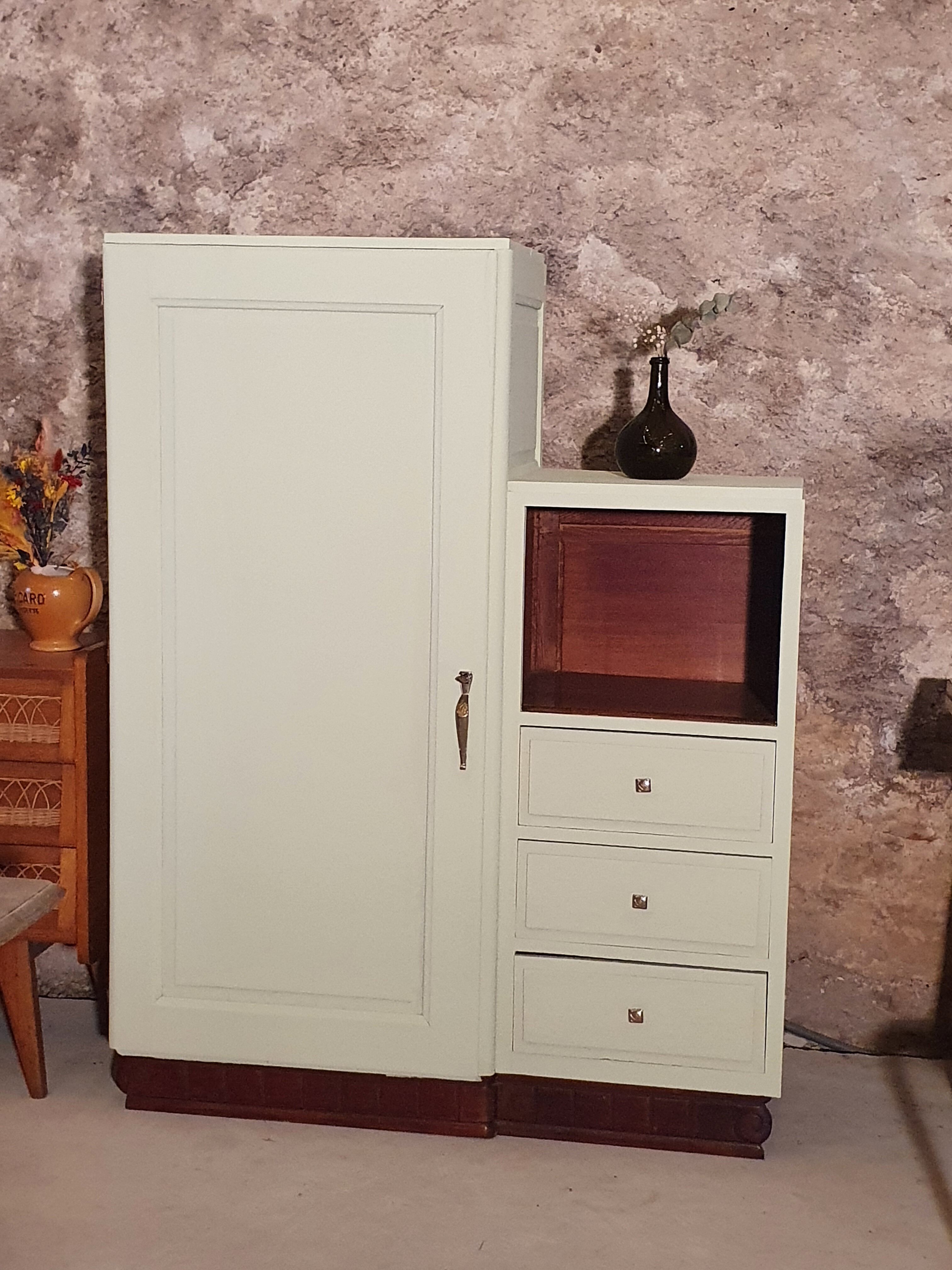 Armoire asymétrique