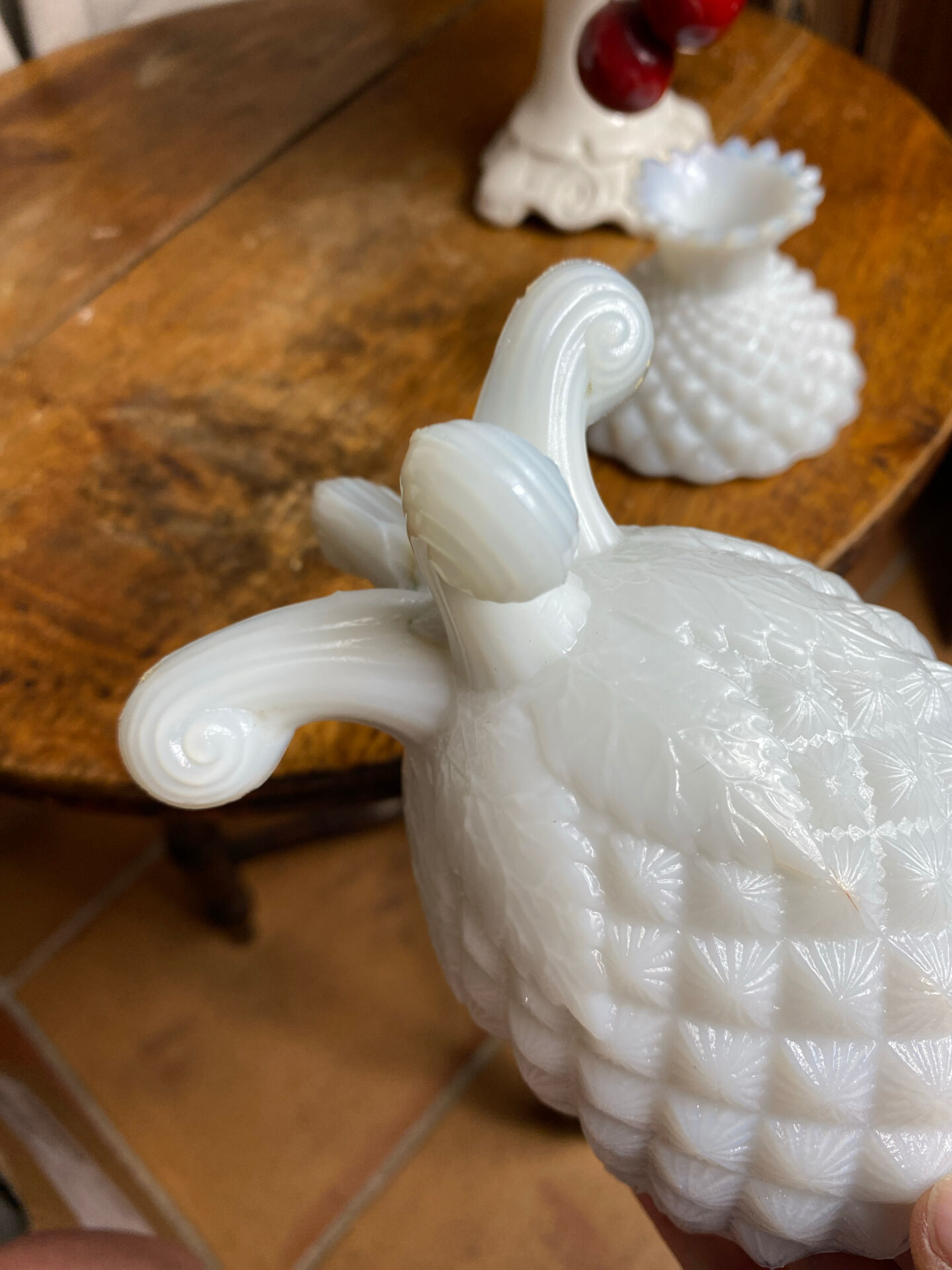 Pineapple bonbonnière in white opaline