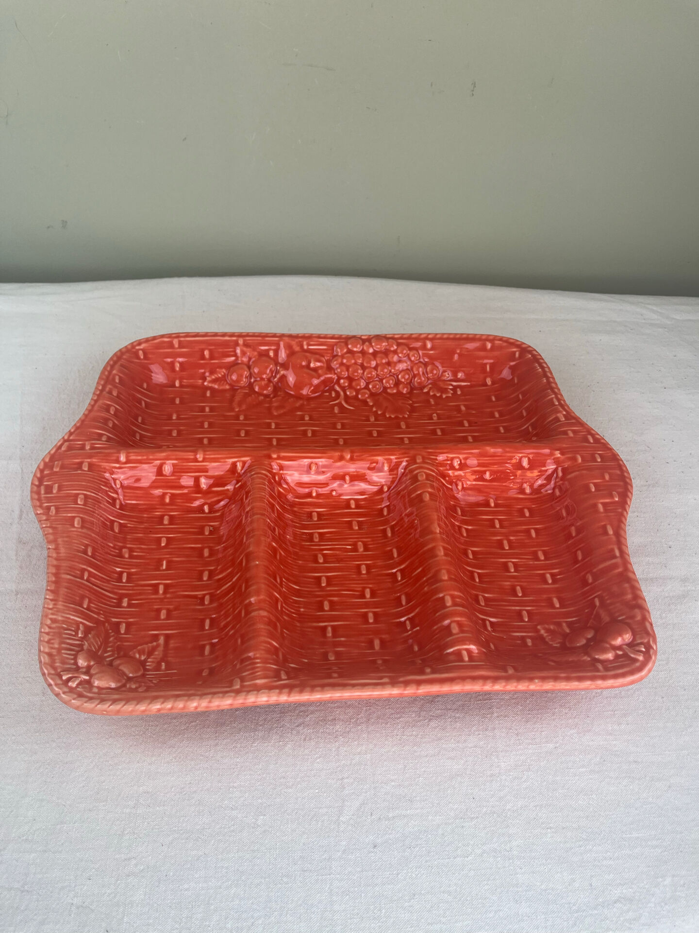 Ceramic compartment dish