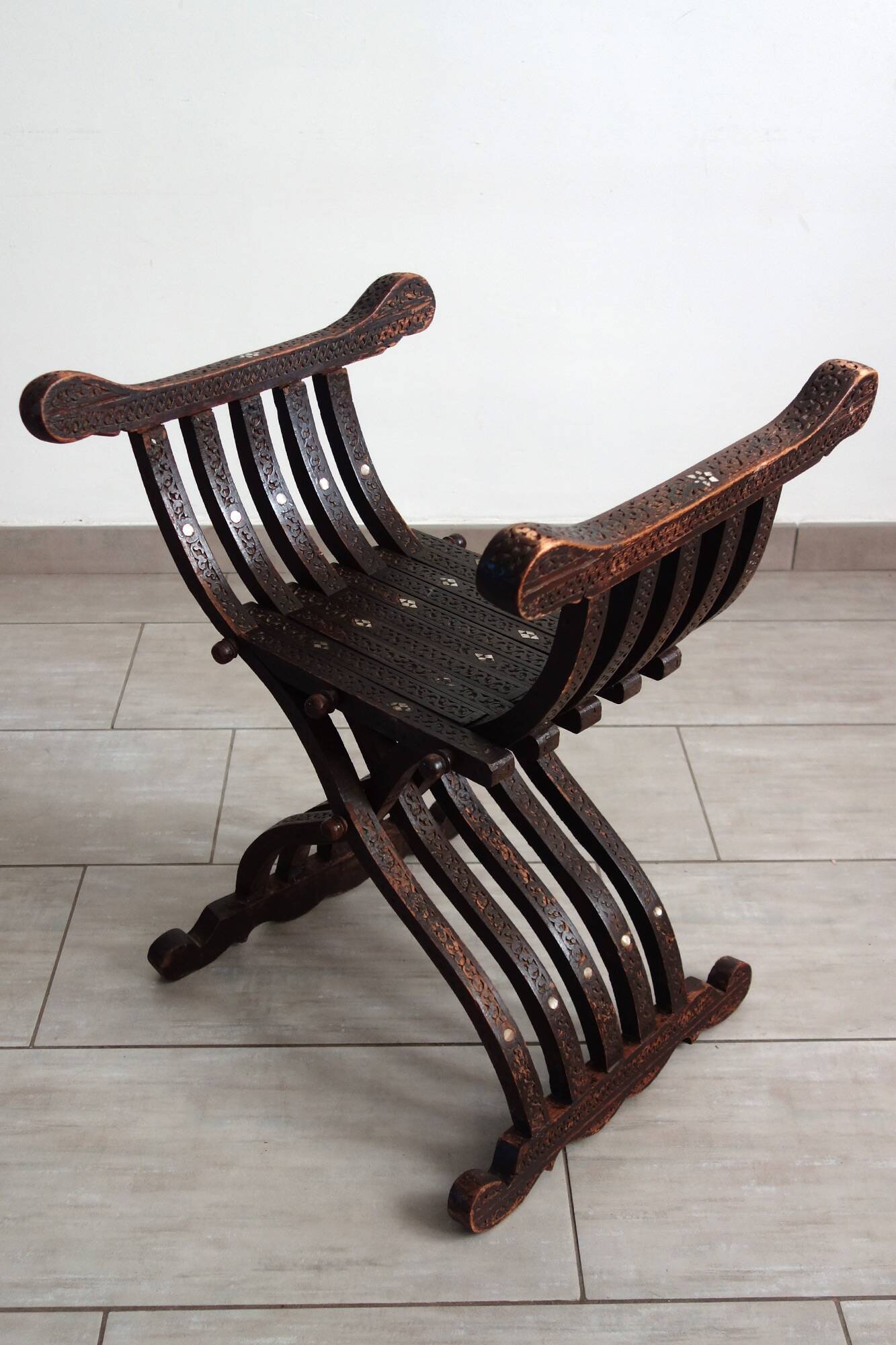 Syrian curule seat in walnut and mother-of-pearl, 19th century.