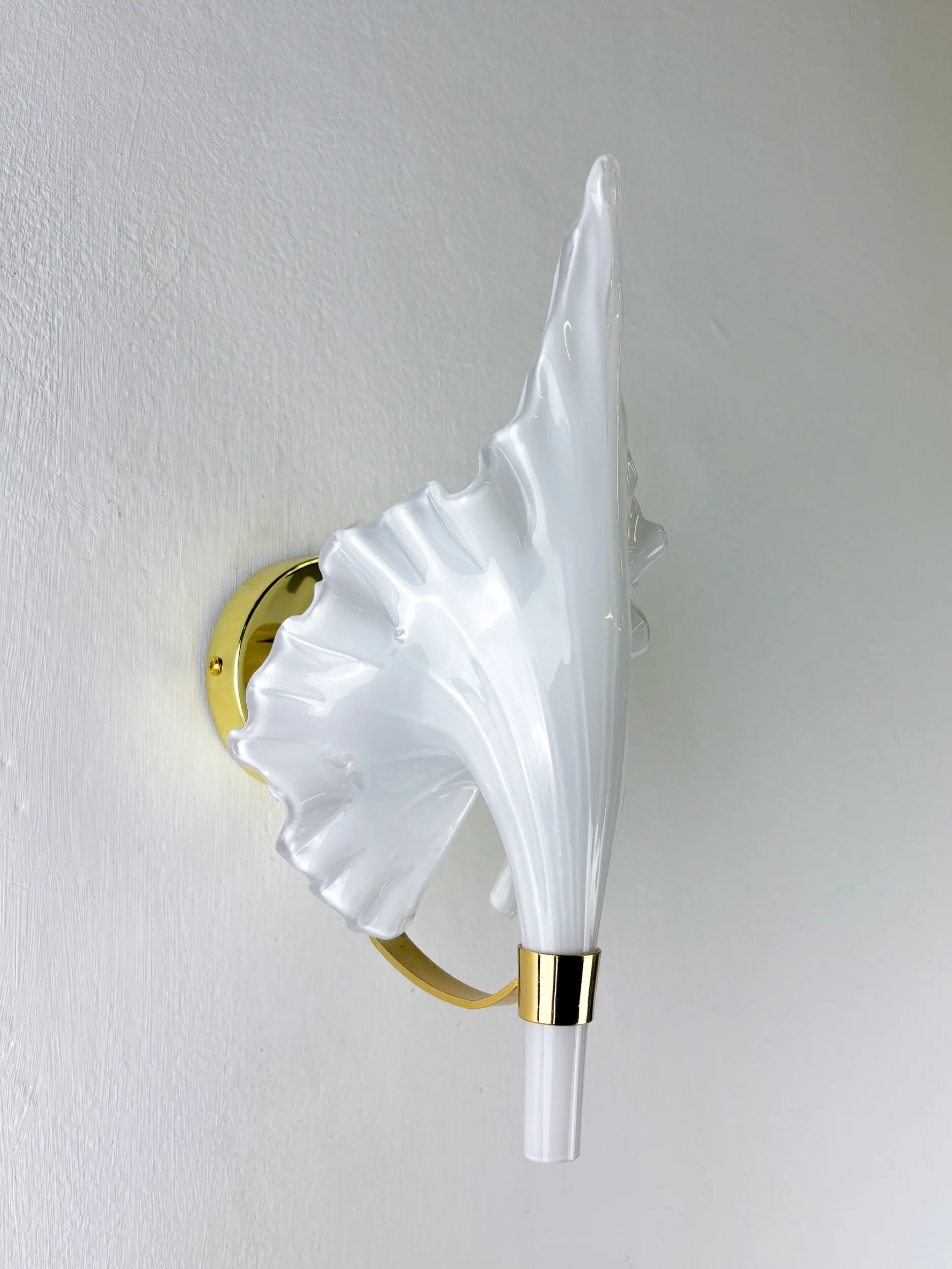 "Calla Lily" leaf-shaped wall sconce, Murano glass & gilt brass, Italy, circa 1970s