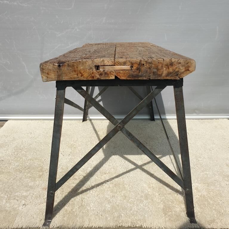 Eiffel metal base workshop with rivets