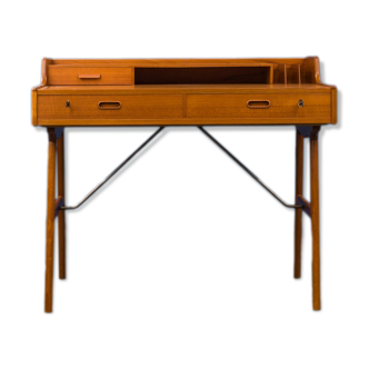 Danish model 56 teak desk Arne Wahl Iversen, manufactured by Vinde Möbelfabrik 1961