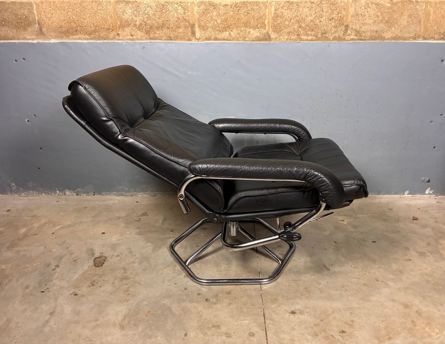 Unico Danish design chrome hocker leather  recliner