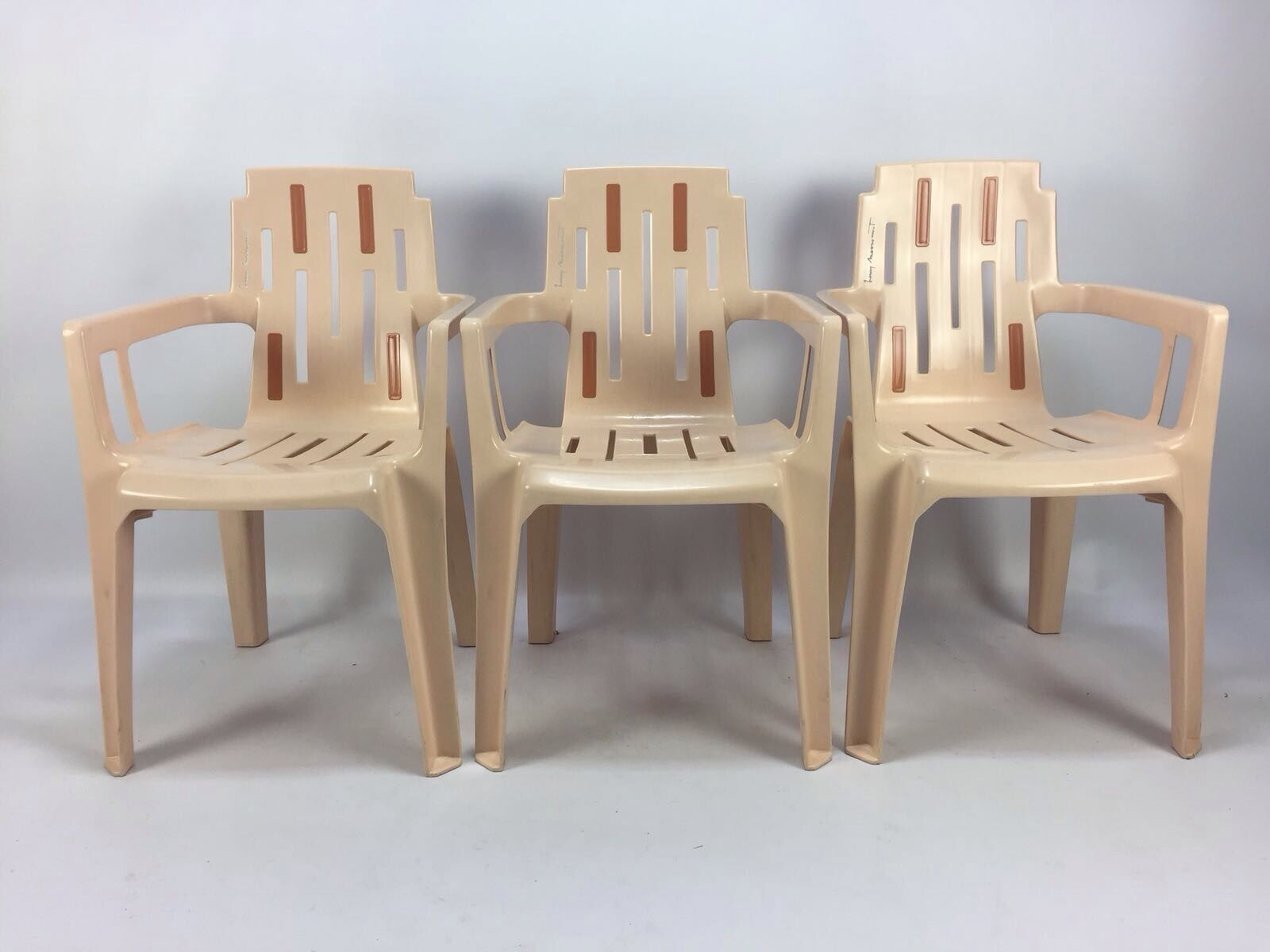 Boston by Pierre Paulin garden chair