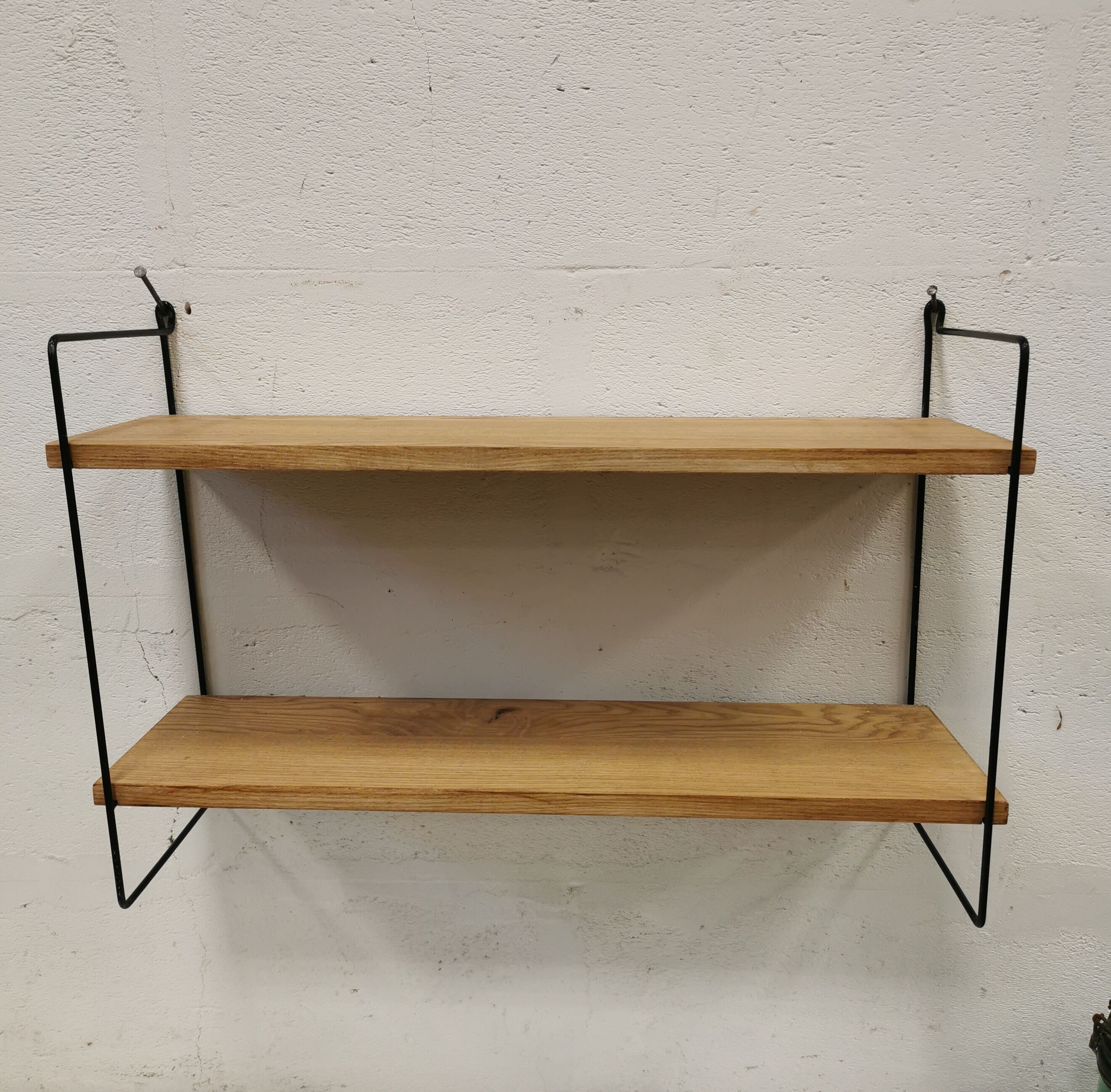 Wall shelf