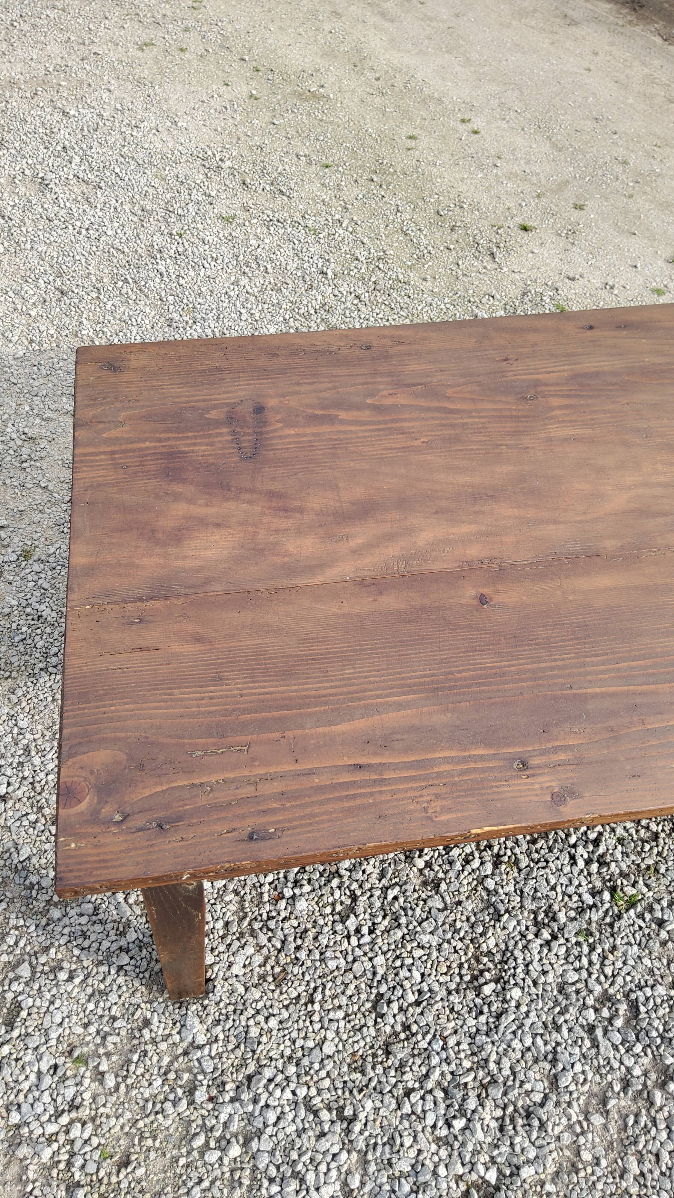 Farm coffee table in oak and fir spindle feet