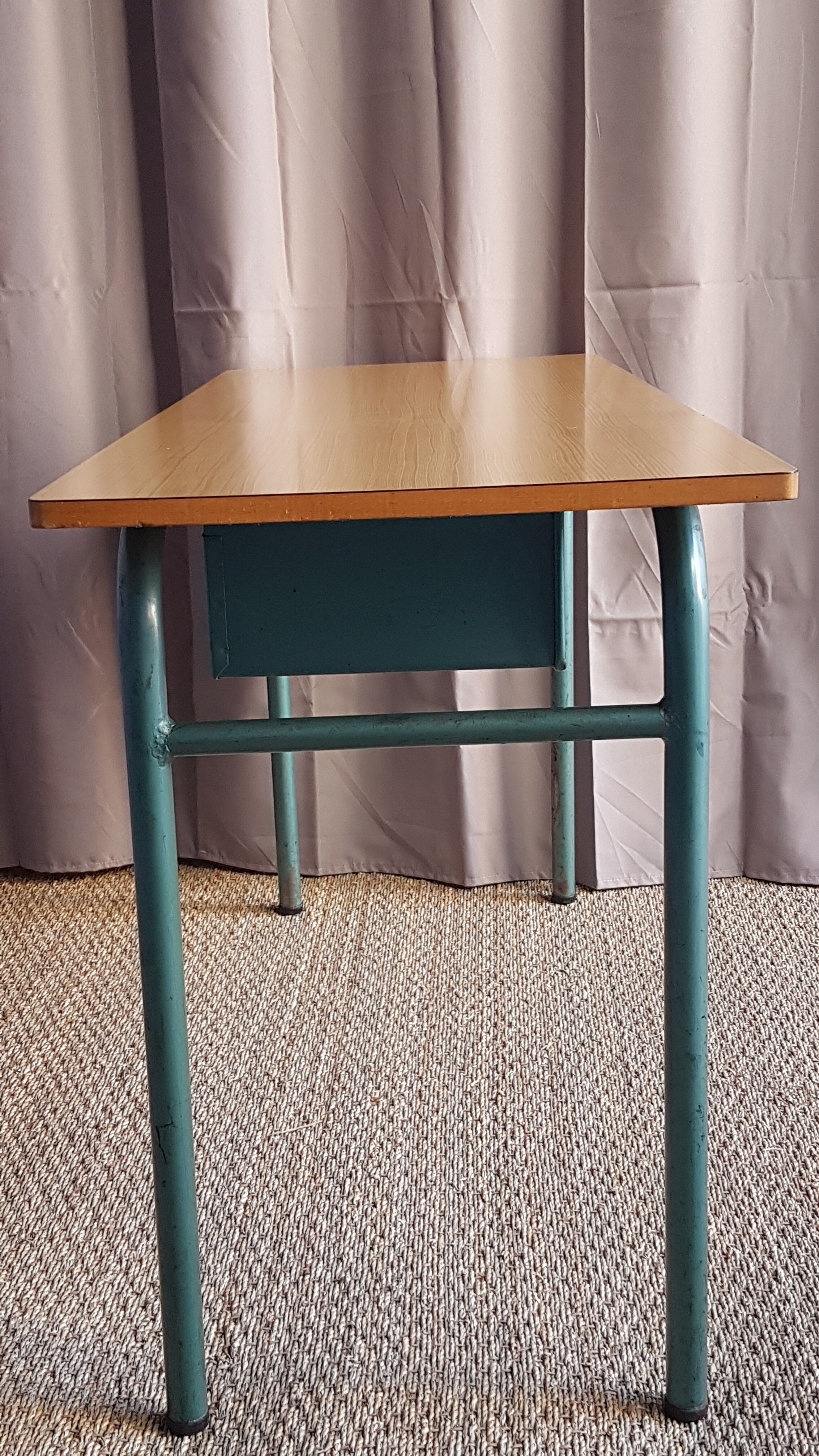 Vintage office with 2 metal lockers
