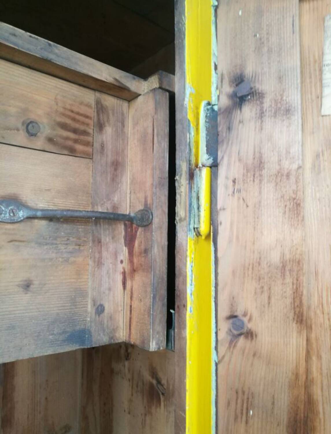 Armoire en sapin des années 20