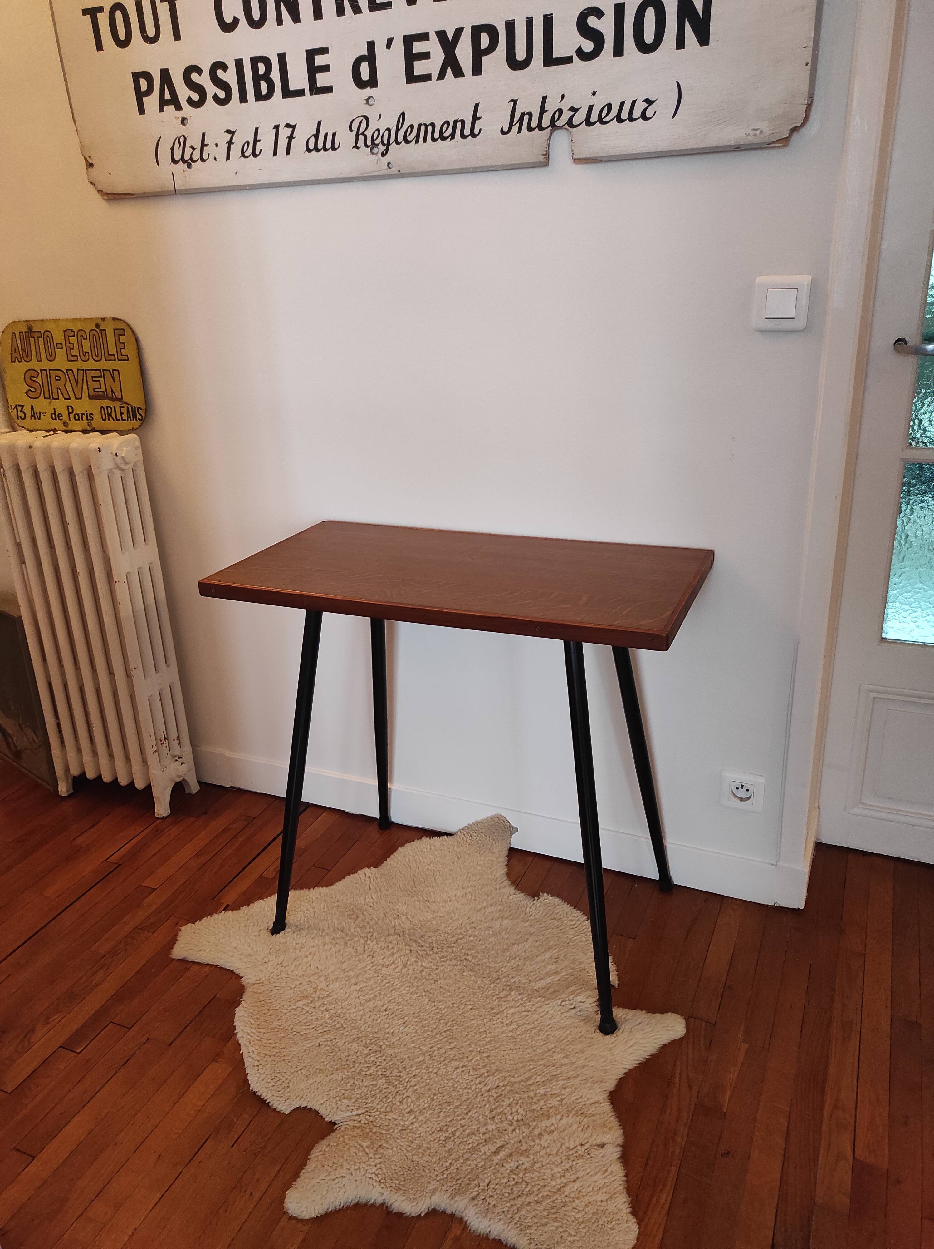 Black metal foot console