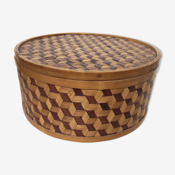 With lid rattan basket