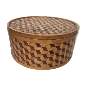 With lid rattan basket