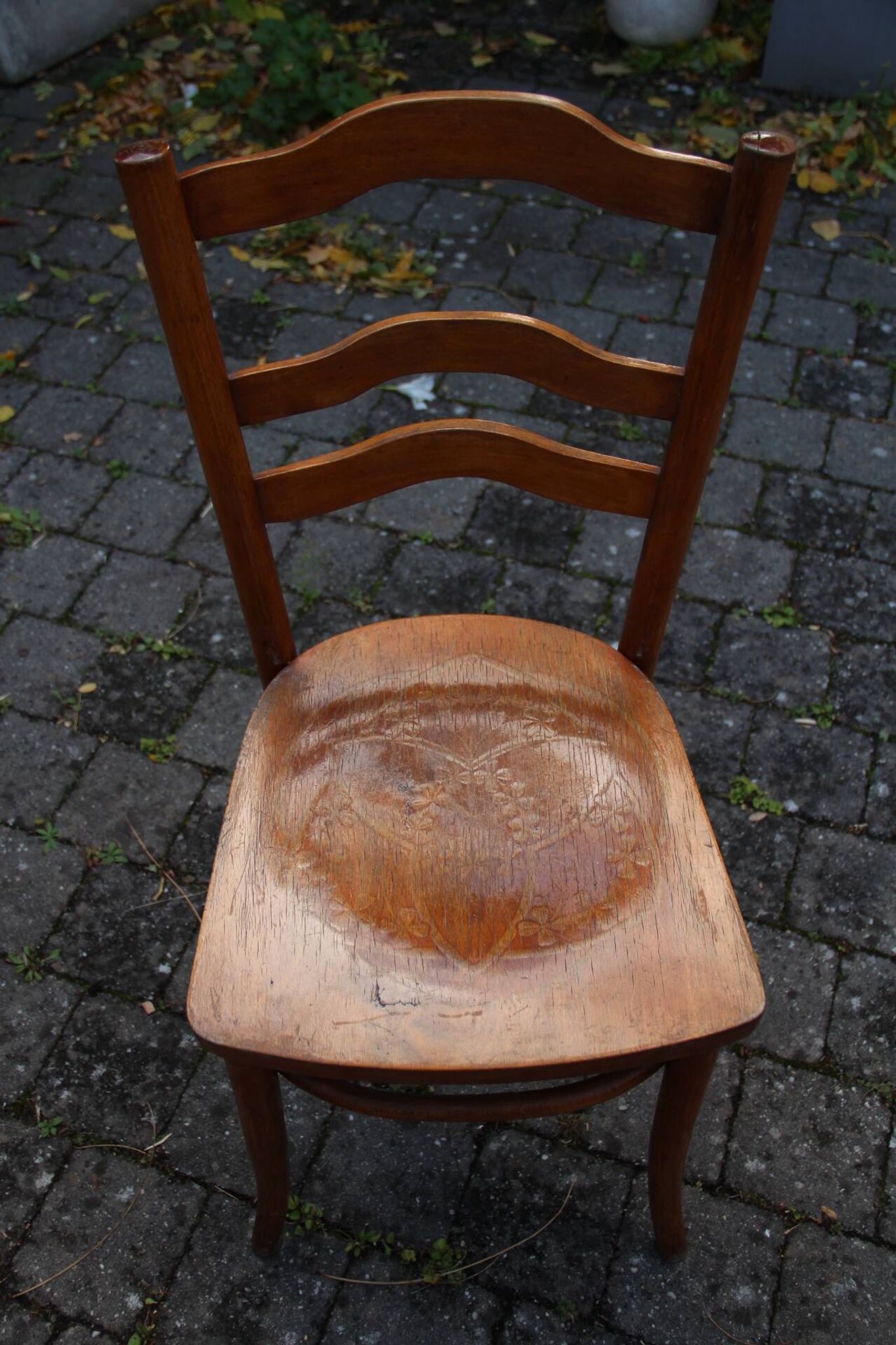 4 chaises bistro aux assises sérigraphiées