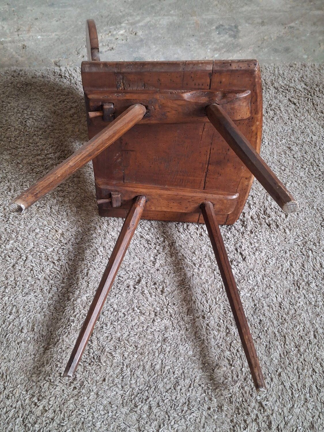 Old Alpine peasant chair from the 18th century – Heart-shaped cut-out violin backrest