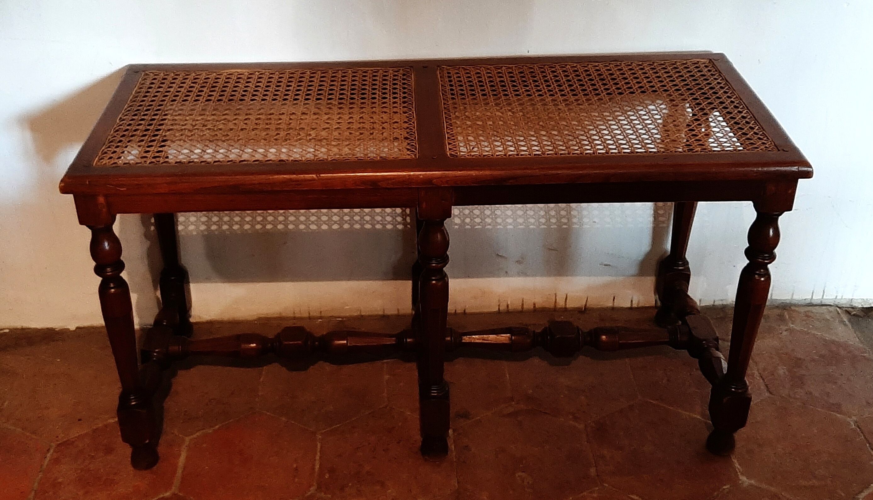 Banquette de piano bout de lit bois & cannage
