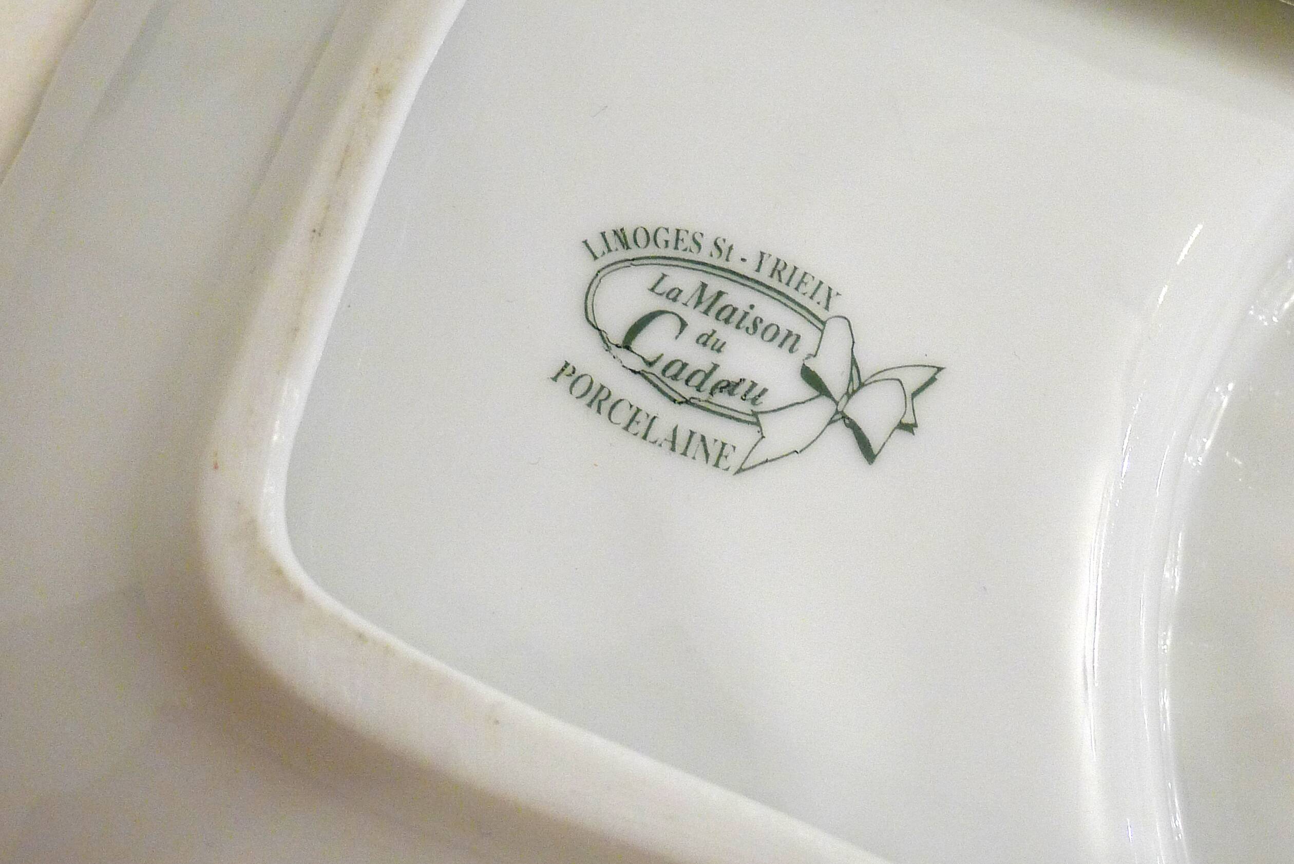Tea cup, solitary service, naturalistic decoration, in Limoges porcelain.
