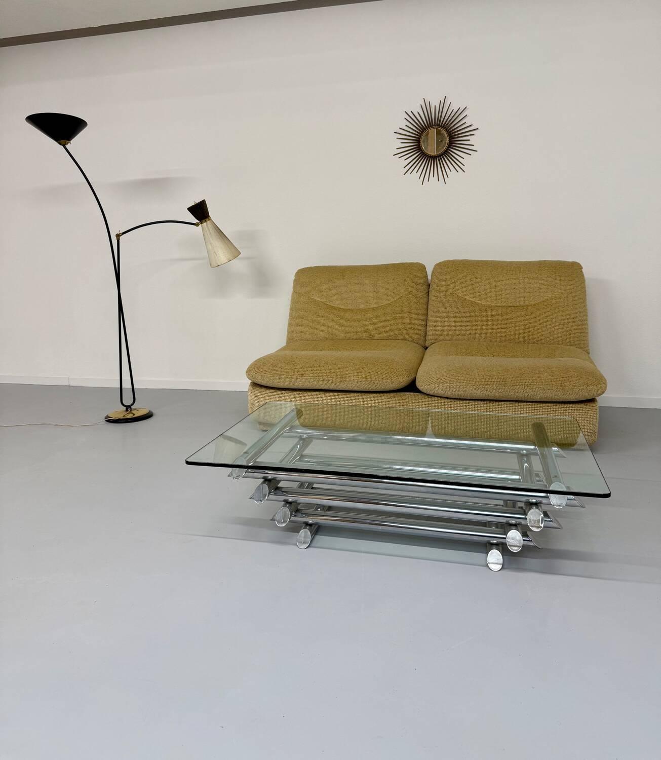 Ancien canapé 2 places convertible en velour design des années 70 vintage