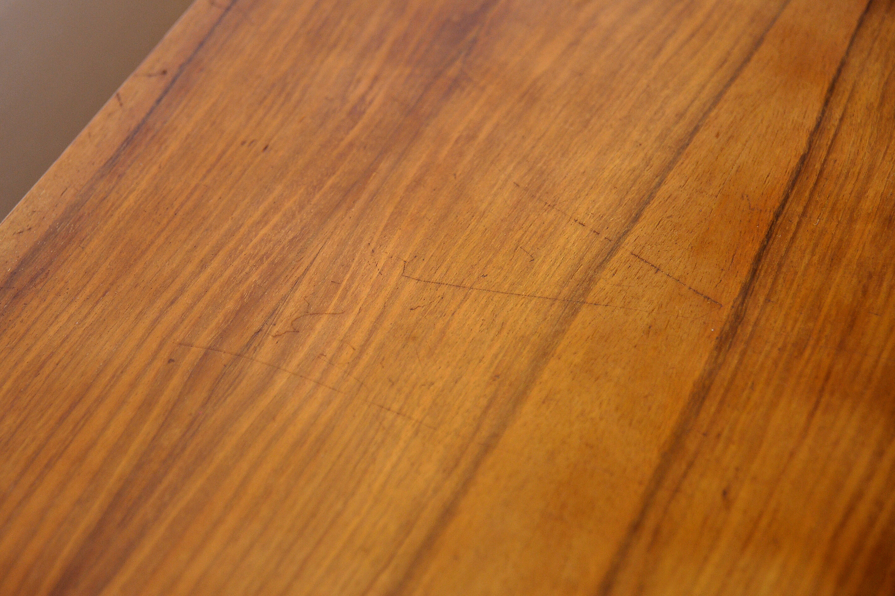 Art Deco chest of drawers in walnut veneer, circa 1930